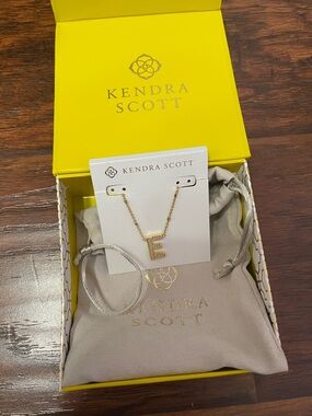 Kendra Scott Gold Pavé 'E' Pendant Necklace